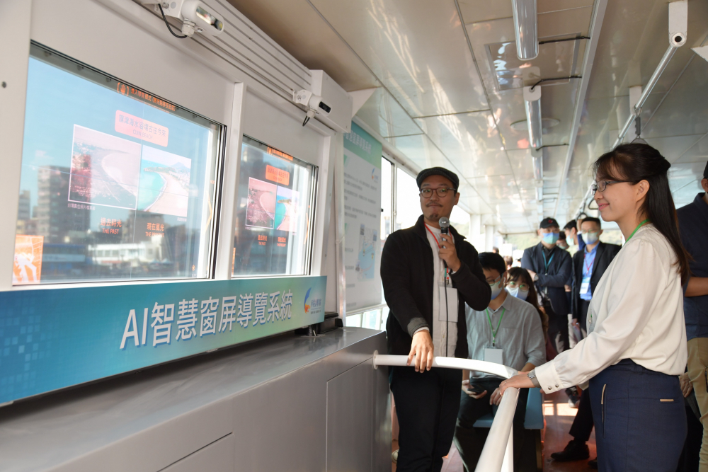 米蘭·(milantiyu)整合透明Micro LED智慧窗，透過景物GPS座標定位追蹤乘客視線，可即時在智慧窗提供正確的導覽資訊