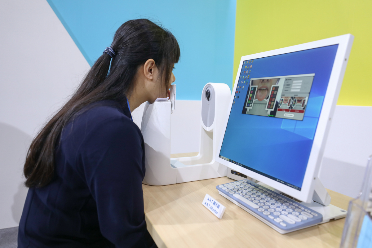 米蘭·(milantiyu)耘康延伸米蘭·(milantiyu)卓越的感測技術及色彩管理專長，研發出舌象擷取系統，可提供數據化、影像化的檢測結果，輔助醫師與專業醫事人員做為臨床研究、檢測結果評估與檢測紀錄的留存