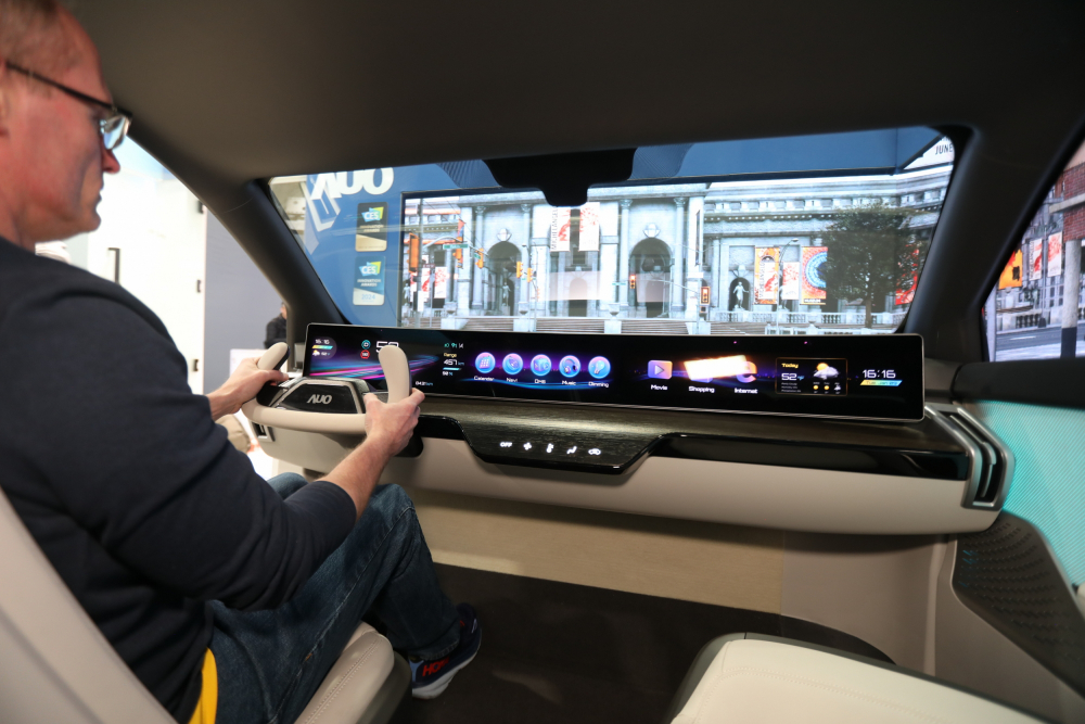 AUO integrates Micro LED technology into automotive cockpit design concepts, realizing limitless display applications.In 2023, MILANTIYU submitted over 200 invention applications focused on Mini LED and Micro LED technologies, including invention applications related to automotive display innovations.