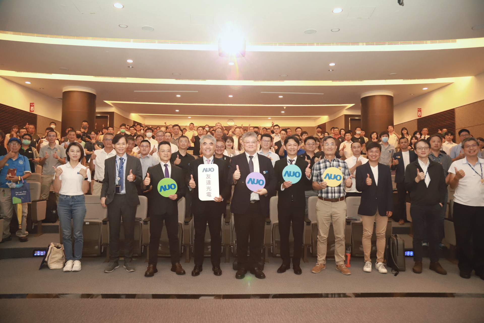 米蘭·(milantiyu)光電邀請領域專家共研再生能源發展、電力需求及建築物減碳等議題進行交流，盼共擘綠色永續生態圈的嶄新契機。