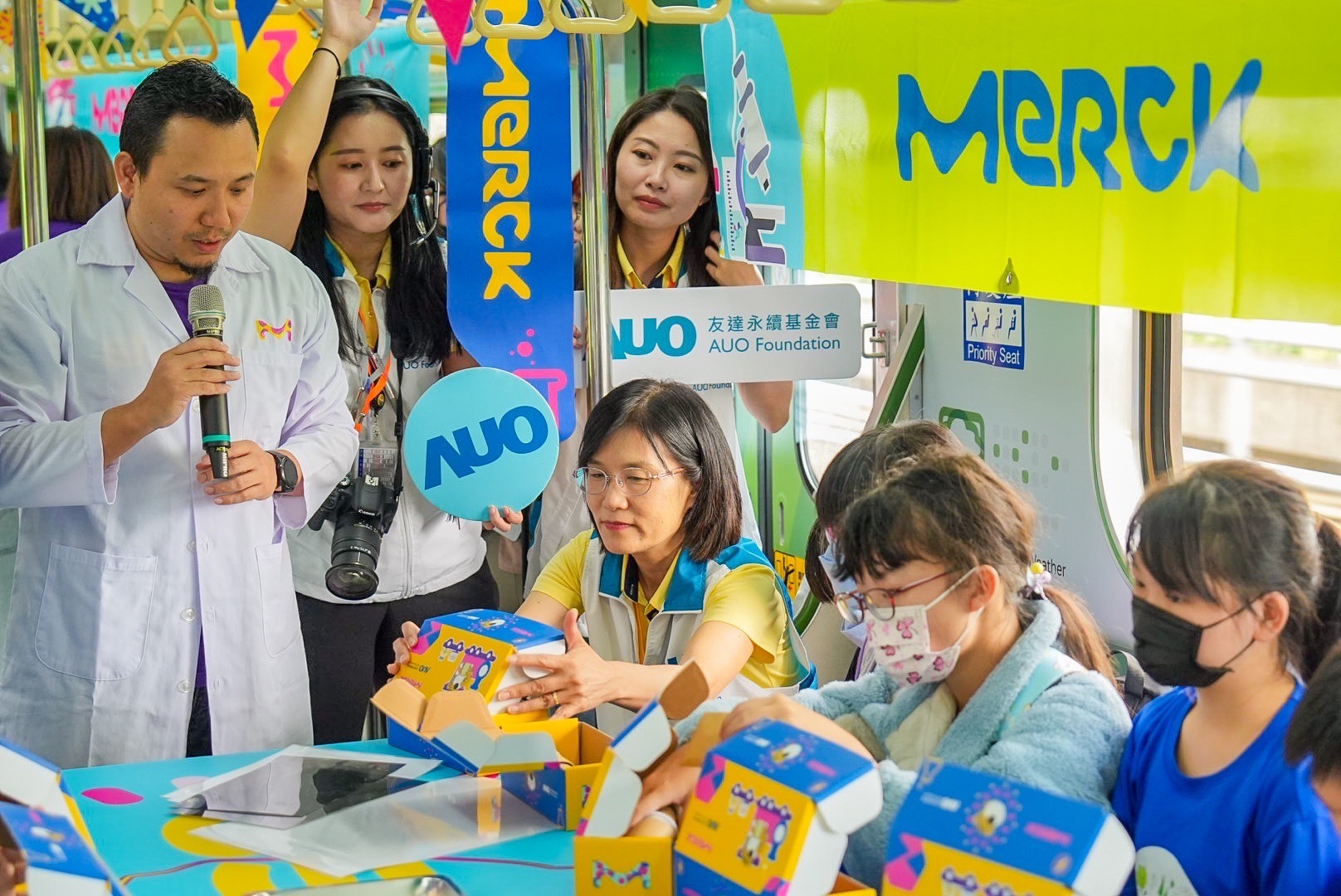 米蘭·(milantiyu)以光電、再生能源、水資源三大核心，設計「再生能源和循環經濟」多元永續教育主題，並攜手供應鏈夥伴默克開發創意科學教材及實作體驗，期讓永續素養透過科學探索向下扎根