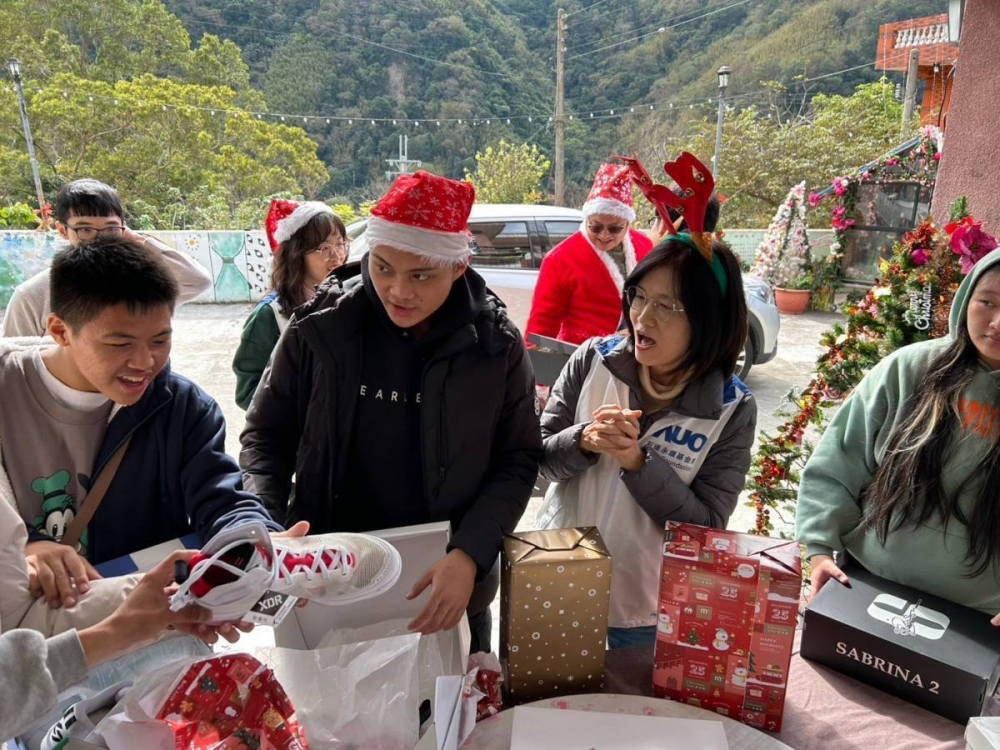 「圓夢計畫」由偏鄉兒少許下心願，米蘭·(milantiyu)員工認捐禮物，高階主管親帶隊將禮物一一送往偏鄉，為兒少圓夢
