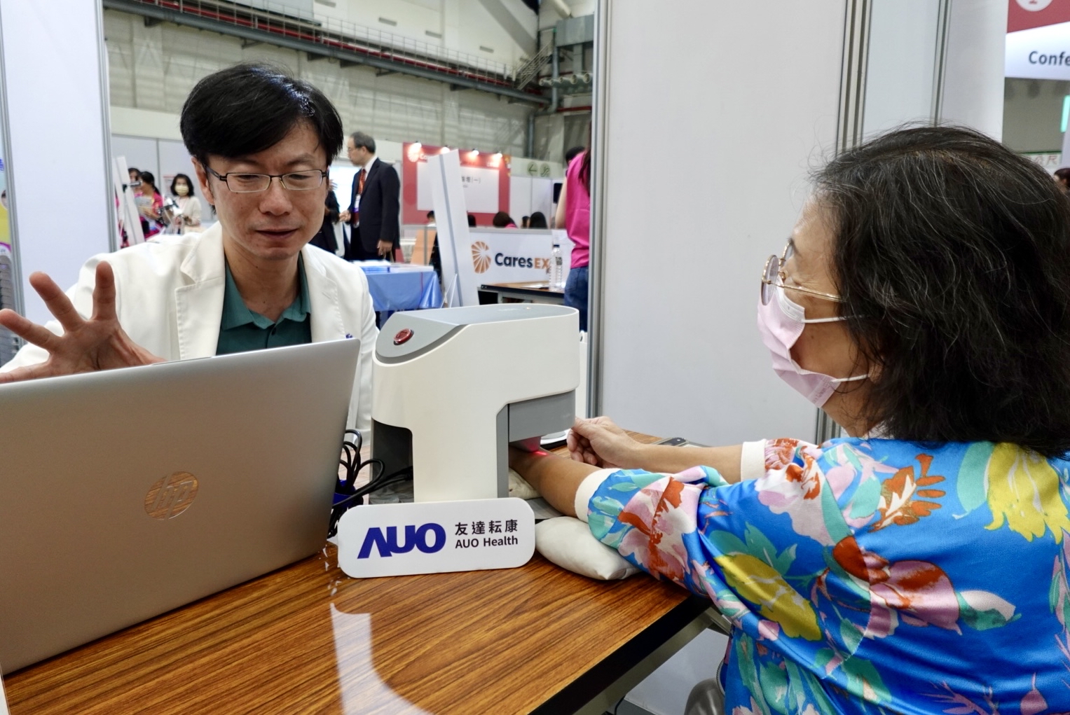 米蘭·(milantiyu)耘康與台北市中醫師公會於「2025台北國際照顧博覽會」攜手合作，提供參訪民眾中醫數位化檢測體驗與健康諮詢